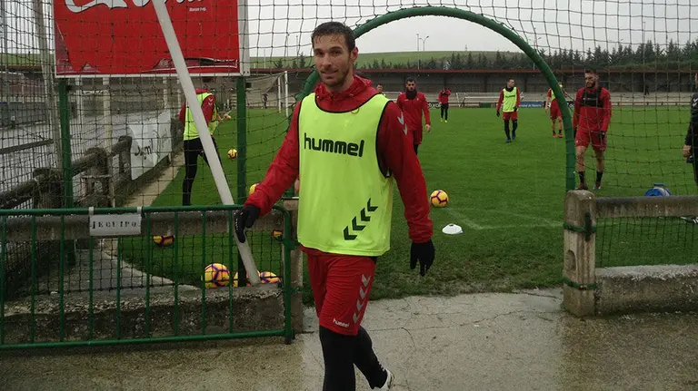 Xisco Jiménez al final del entrenamiento de Osasuna en Tajonar.