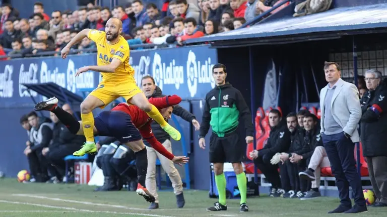 Partido entre Osasuna y el Alcorcón en El Sadar ÍÑIGO ALZUGARAY (2)