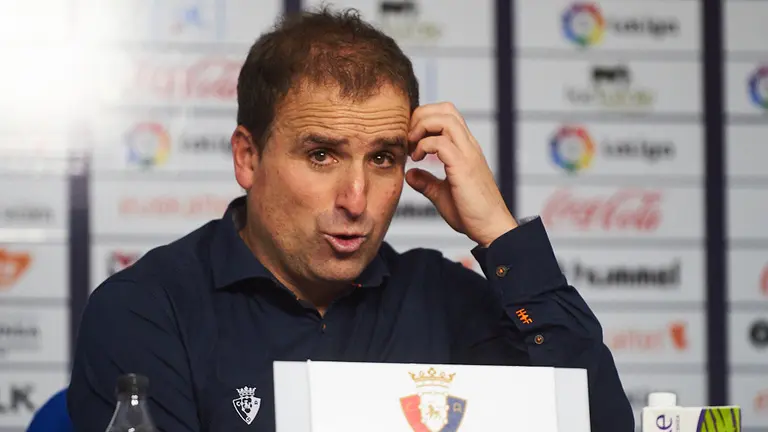 Jagoba Arrasate, entrenador de Osasuna, en rueda de prensa tras el partido en El Sadar. MIGUEL OSÉS1