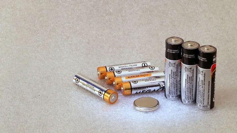 Imagen de archivo de varias pilas alcalinas ARCHIVO