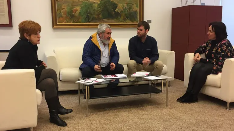 Visita del Foro Social Permanente al Parlamento de Navarra PARLAMENTO DE NAVARRA