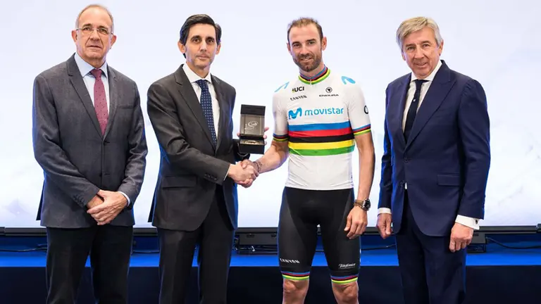 Eusebio Unzué junto a Alejandro Valverde en la presentación de Movistar MOVISTAR TEAM