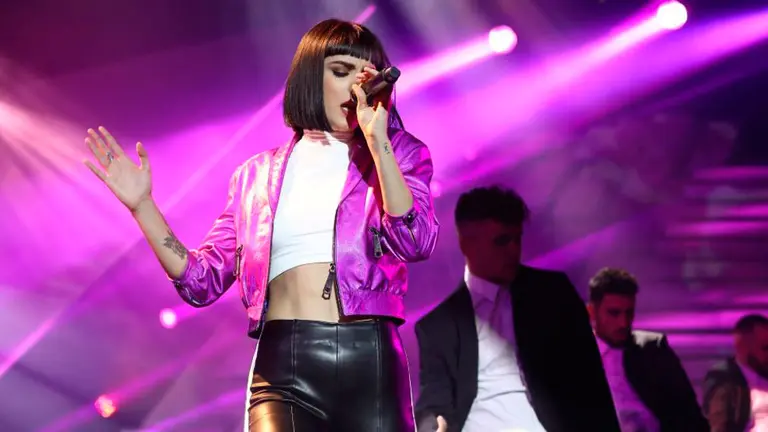 Natalia durante su segunda actuación de la noche final en Operación Triunfo. JOSÉ IRÚN RTVE2