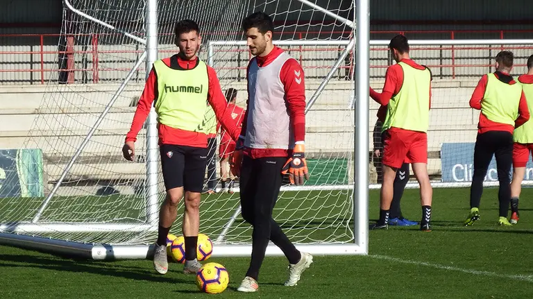 Los jugadores de Osasuna David García y Sergio Herrera en Tajonar