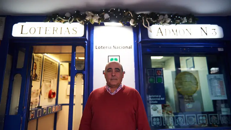 Administración de loterias número 3 de la Plaza del Castillo. MIGUEL OSÉS 1