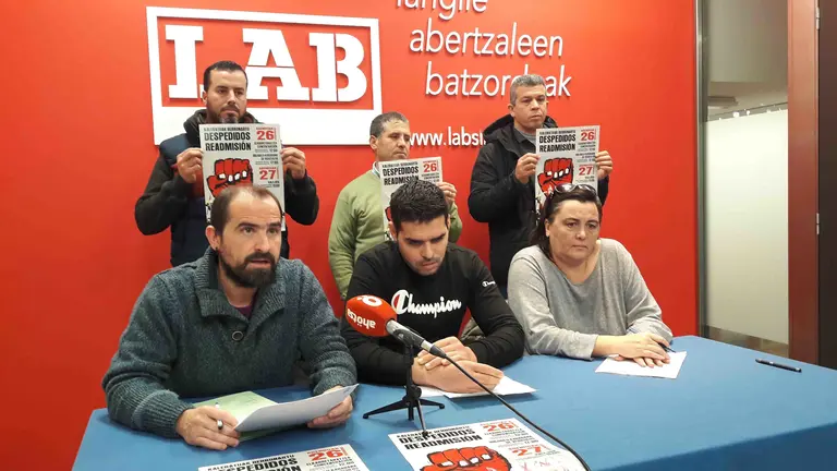 Representantes de LAB durante la rueda de prensa de este jueves