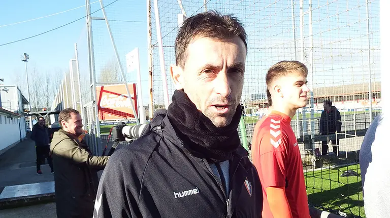 Santiago Castillejo con ropa de entrenamiento en Tajonar