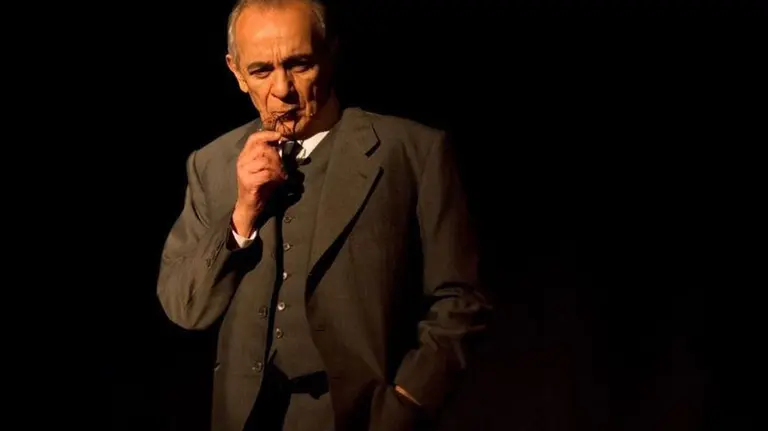 Jos&eacute; Luis G&oacute;mez, caracterizado como Aza&ntilde;a.