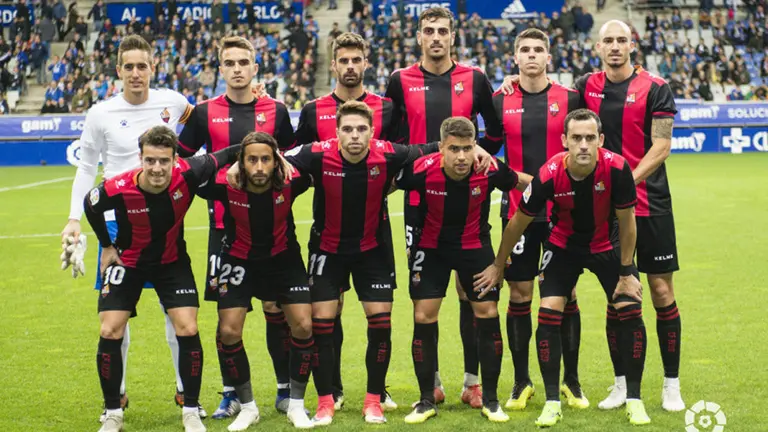 El Reus Deportivo en el estadio Carlos Tartiere. La Liga.
