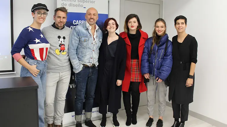 Álvaro Castejón y Arnaud Maillard junto a alumnos de Creanavarra