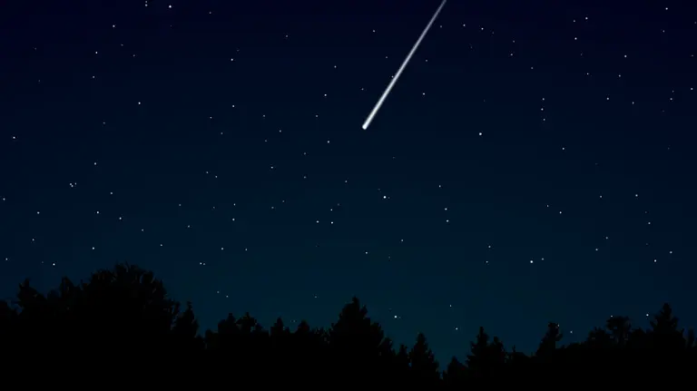 Imagen de un meteorito que surca el cielo como una estrella fugaz ARCHIVO