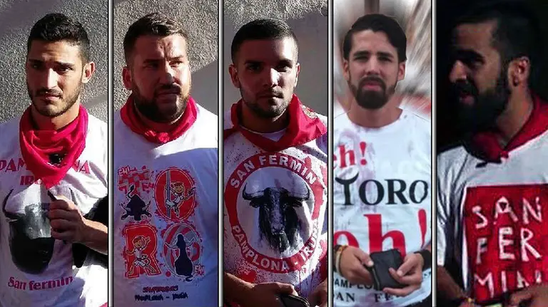 Imagen de los cinco miembros de La Manada el día 7 de julio de 2016, horas después del abuso sexual a una menor y cuando ya fueron identificados por la policía. ARCHIVO