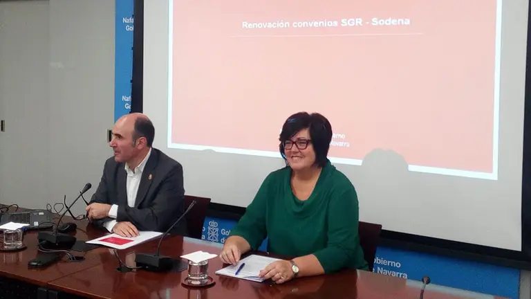 El vicepresidente Manu ayerdi y la directora general de Sodena, Pilar Irigoien GOBIERNO DE NAVARRA