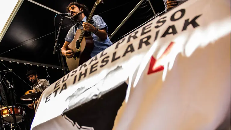 Concierto en Villava a favor de los presos de ETA. HATORTXU ROCK