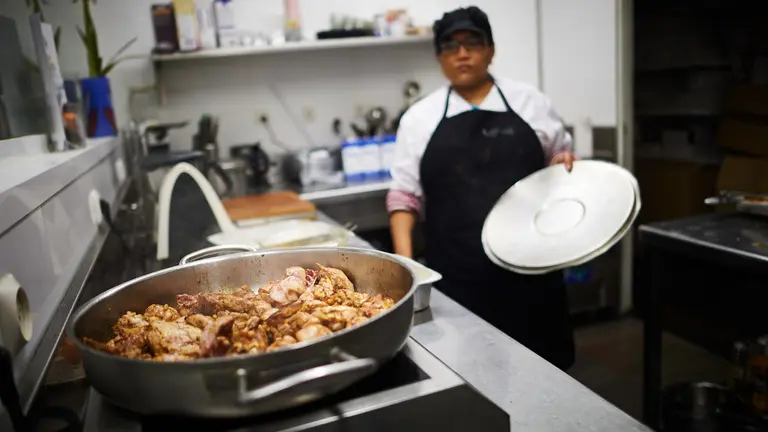 Catering de comida Maite Montes en la Calle Tafalla. MIGUEL OSÉS 10