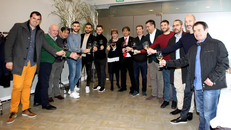 Brindis de navidad y año nuevo de Osasuna Xota. Twitter Xota.