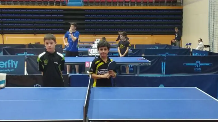 Partidos de tenis de mesa de categorías inferiores en Irún. Cedida.