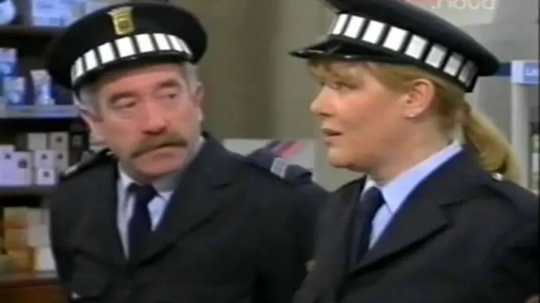 El actor Cesáreo Estébanez, en su papel como el sargento Romerales en 'Farmacia de guardia' ANTENA 3