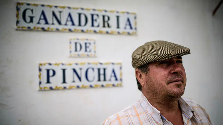 Jose Antonio Baigorri _Pincha_ en su finca de lodosa un mes antes del debut en los Sanfermines de 2018. MIGUEL OSÉS