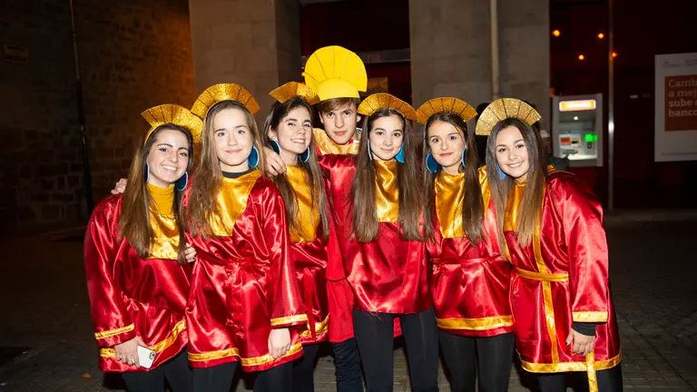 Disfraces y diversión en Pamplona para recibir el nuevo año 2019 durante la Nochevieja de 2018. MIGUEL OSÉS (72)