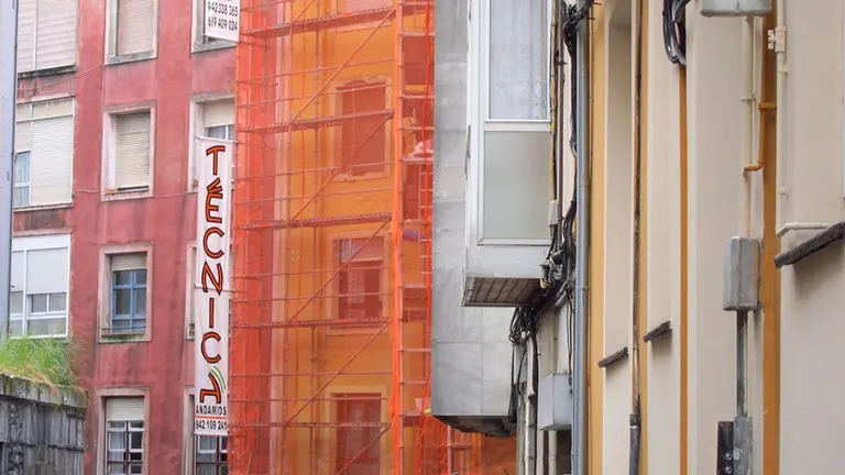 Imagen de un edificio en plena rehabilitación EUROPA PRESS