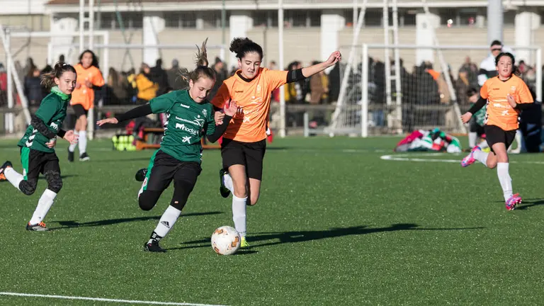 Cuartos de final del Torneo Interescolar Femenino que se celebra en las instalaciones de Tajonar (15). IÑIGO ALZUGARAY