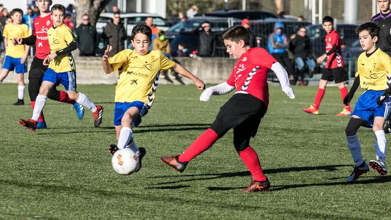 Cuartos de final del Torneo Interescolar Mixto que se celebra en las instalaciones de Tajonar (05). IÑIGO ALZUGARAY