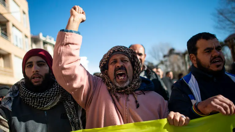 Manifestaci&oacute;n por las calles de Peralta a favor de la huelga de la Huerta. MIGUEL OS&Eacute;S_2