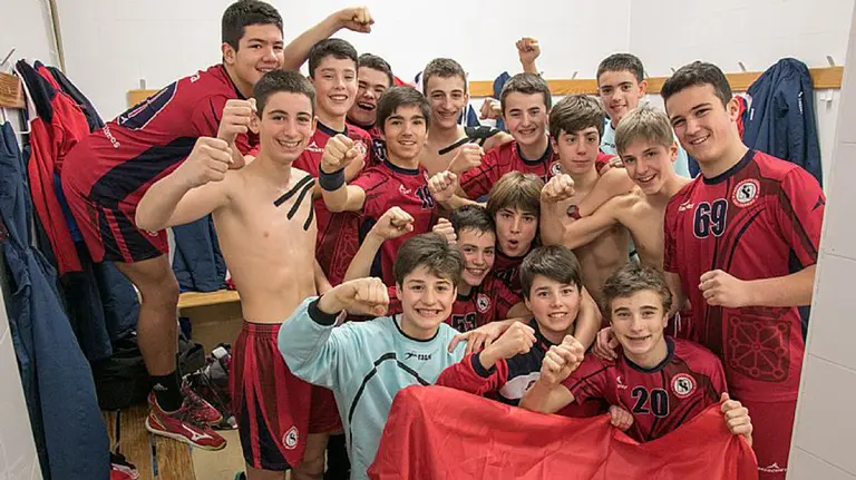 Las selecciones navarras de balonmano están de enhorabuena. Cedida.