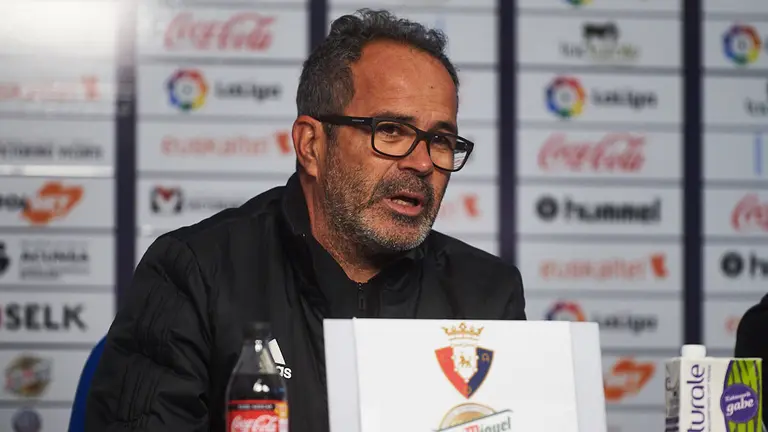 Alvaro Cervera, entrenador del Cádiz, durante la rueda de prensa posterior al partido. MIGUEL OSÉS