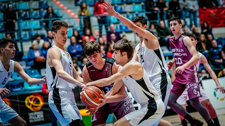 Uno de los partidos disputados en los Campeonatos de España de Selecciones Autonómicas de Cadete e Infantil IMAGEN CEDIDA