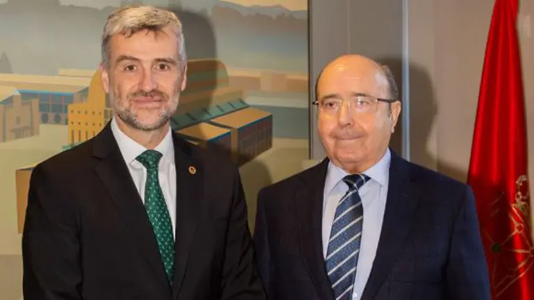 Imagen de Alfonso Carlosena, rector de la UPNA, y Manuel Torres, fundador y presidente de MTorres Diseños Industriales UPNA