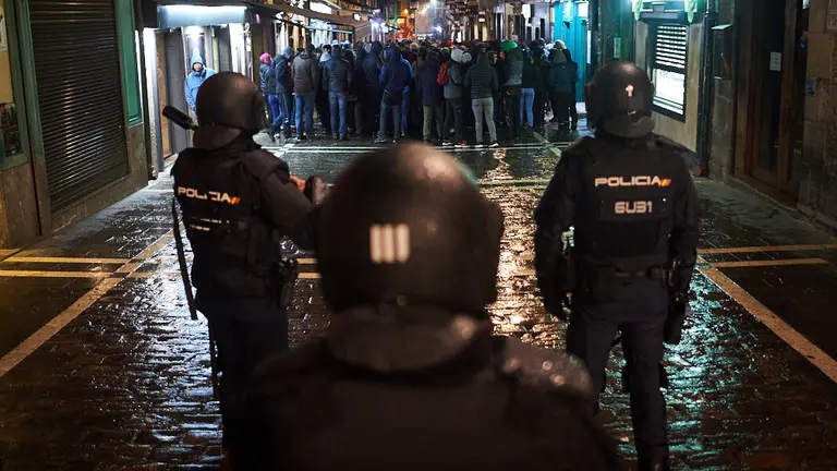 Segundo dia de disturbios tras el cierre y limpieza del Palacio de Marqués de Rozalejo. MIGUEL OSÉS 5