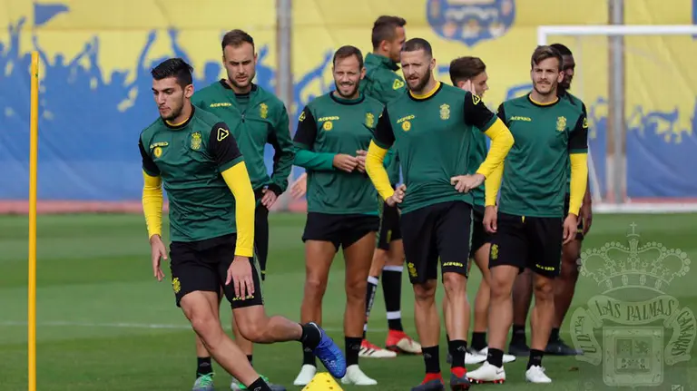 Entrenamiento del equipo insular  en Gran Canaria. Web UD Las Palmas.