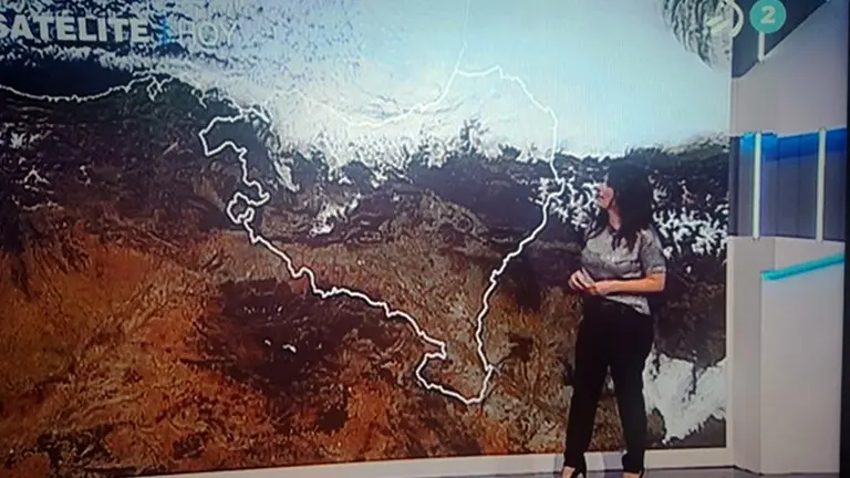 Como antaño, ETB representa la imagen del satélite delimitando un mapa conjunto de Navarra, la CAV y el País Vasco-francés.