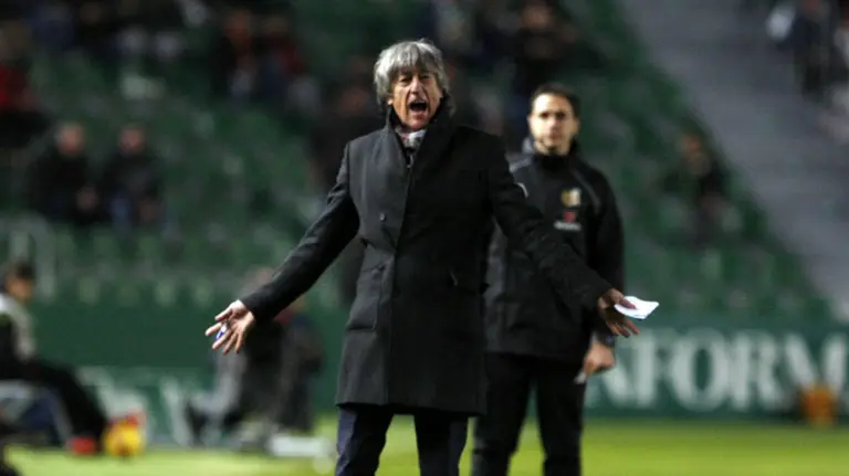 El entrenador navarro Enrique Mart&iacute;n Monreal en el partido Elche - N&aacute;stic. Laliga.