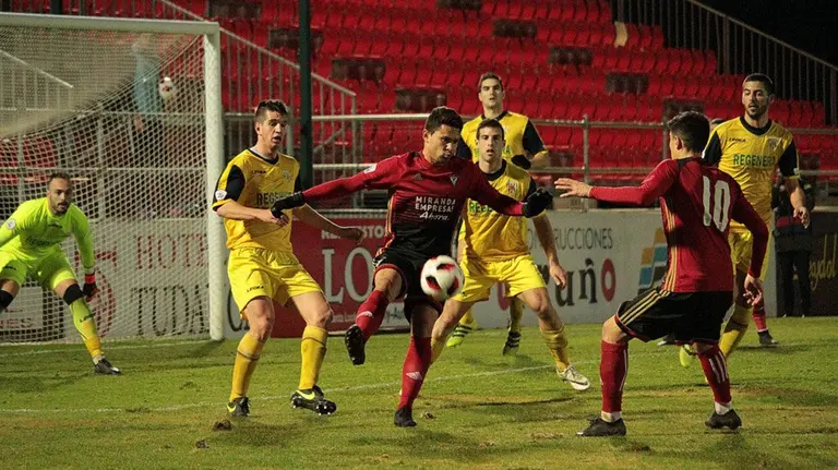 Partido Mirandés - Izarra en el campo de Anduva. Foto web Mirandés.