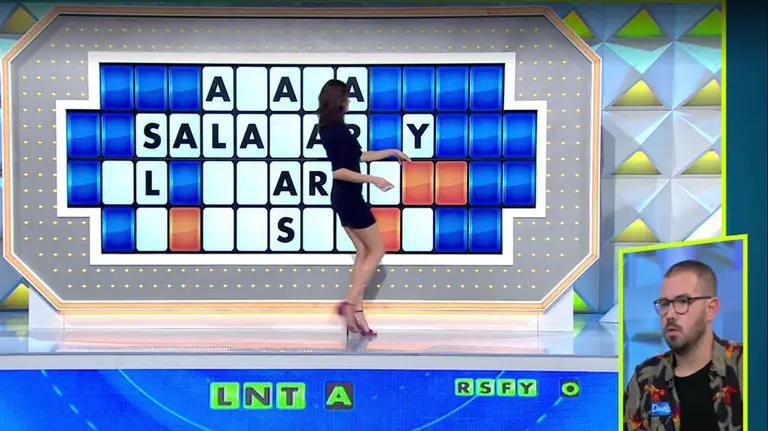 Un momento del programa La Ruleta de la Suerte con la pregunta sobre Amaia Salazar.