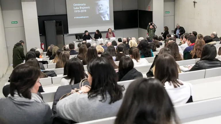 Estudiantes durante una clase en la Universidad de Navarra. IÑIGO ALZUGARAY