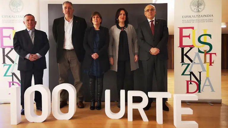 Uxue Barkos, Ainhoa Aznárez y Joseba Asirón, entre otras autoridades, han participado en la inauguración del congreso internacional de Euskaltzaindia en Pamplona Foto EUSKALTZAINDIA