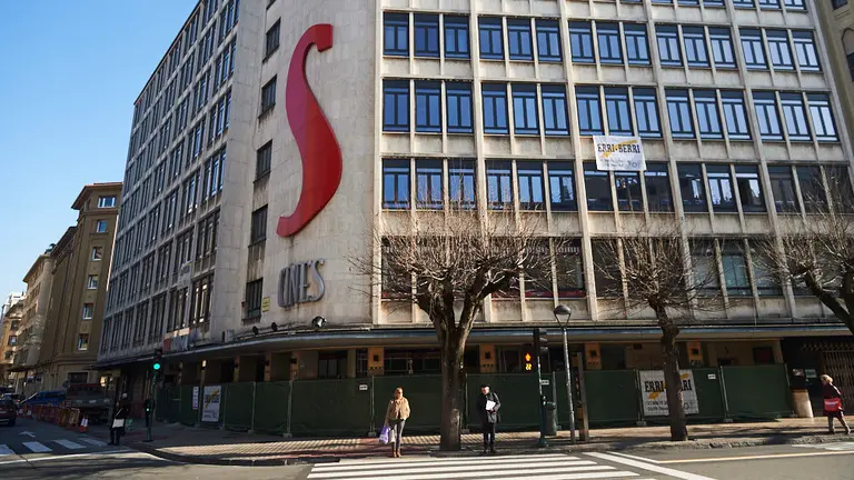 El edificio de los Cine Saide Carlos III. MIGUEL OSÉS