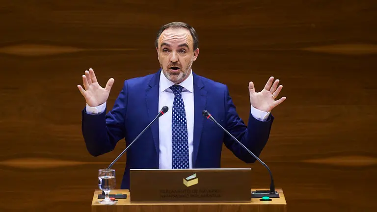 Javier Esparza (UPN) durante el pleno parlamentario monográfico. MIGUEL OSÉS