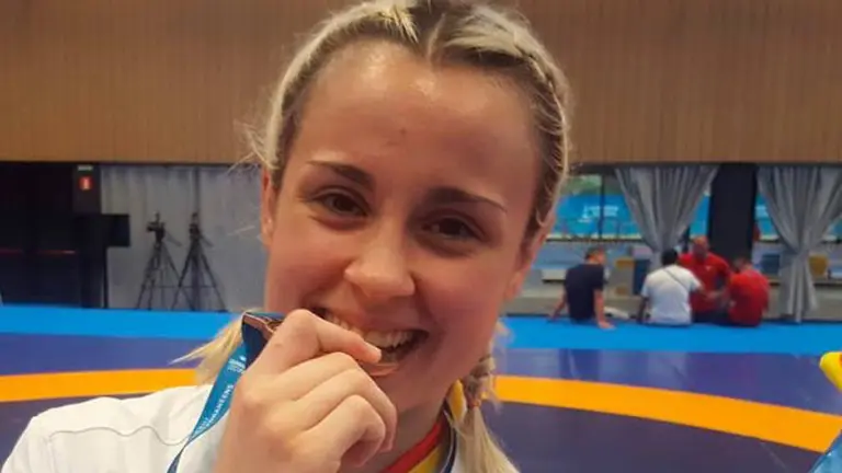 Aintzane Gorria con una de sus medallas. Cedida.