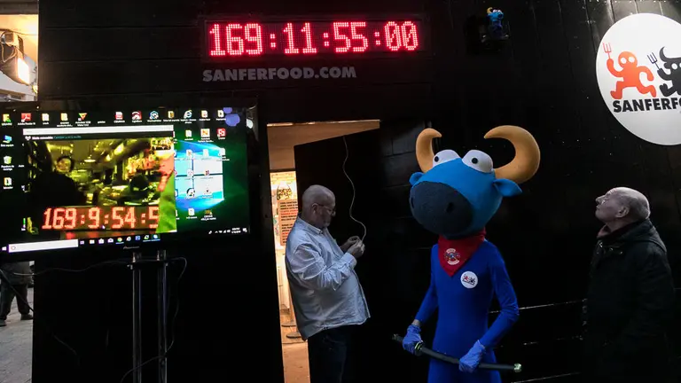 Inauguración de Sanferfood, nueva tienda de Urmeneta y el cocinero Andradas en el antiguo local de Kukuxumusu en la calle Estafeta de Pamplona (10). IÑIGO ALZUGARAY