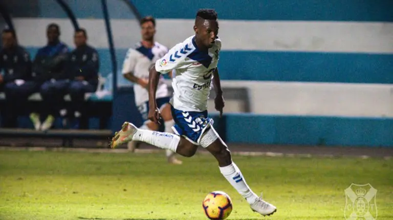 El delantero tanzano del Tenerife Chiluda, cedido al Izarra. Foto web CD Tenerife.