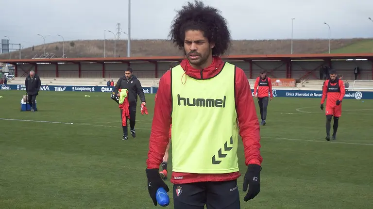 El defensa de Osasuna Aridane Hernández en Tajonar