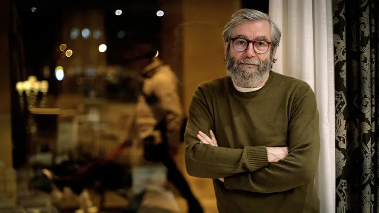 GRAF1055. PAMPLONA, 19/01/2019.- El escritor y Premio Príncipe de Asturias de las Letras, Antonio Muñoz Molina, durante la entrevista concedida a Efe en donde ha considerado que en la actualidad "se está huyendo de la gente que tienes al lado" al tiempo que las personas se comunican "con gente que está lejos". EFE/Villar López