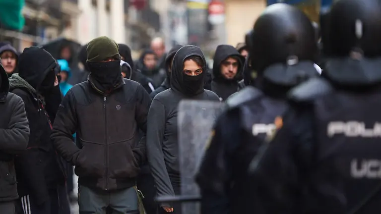 Cargas de la policía debido al desalojo del Palacio del Marqués de Rozalejo. MIGUEL OSÉS 11