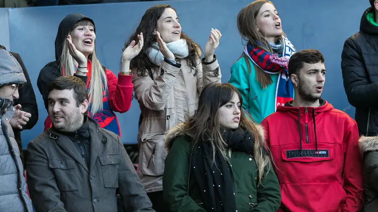 La grada de El Sadar durante el partido entre Osasuna y Mallorca (13). IÑIGO ALZUGARAY