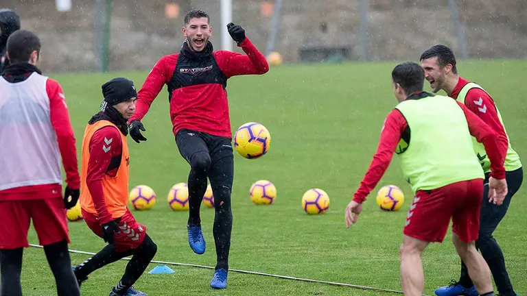 Entrenamiento de los rojillos en Tajonar bajo la lluvia. CA Osasuna.